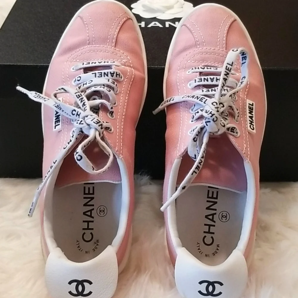 CHANEL low top